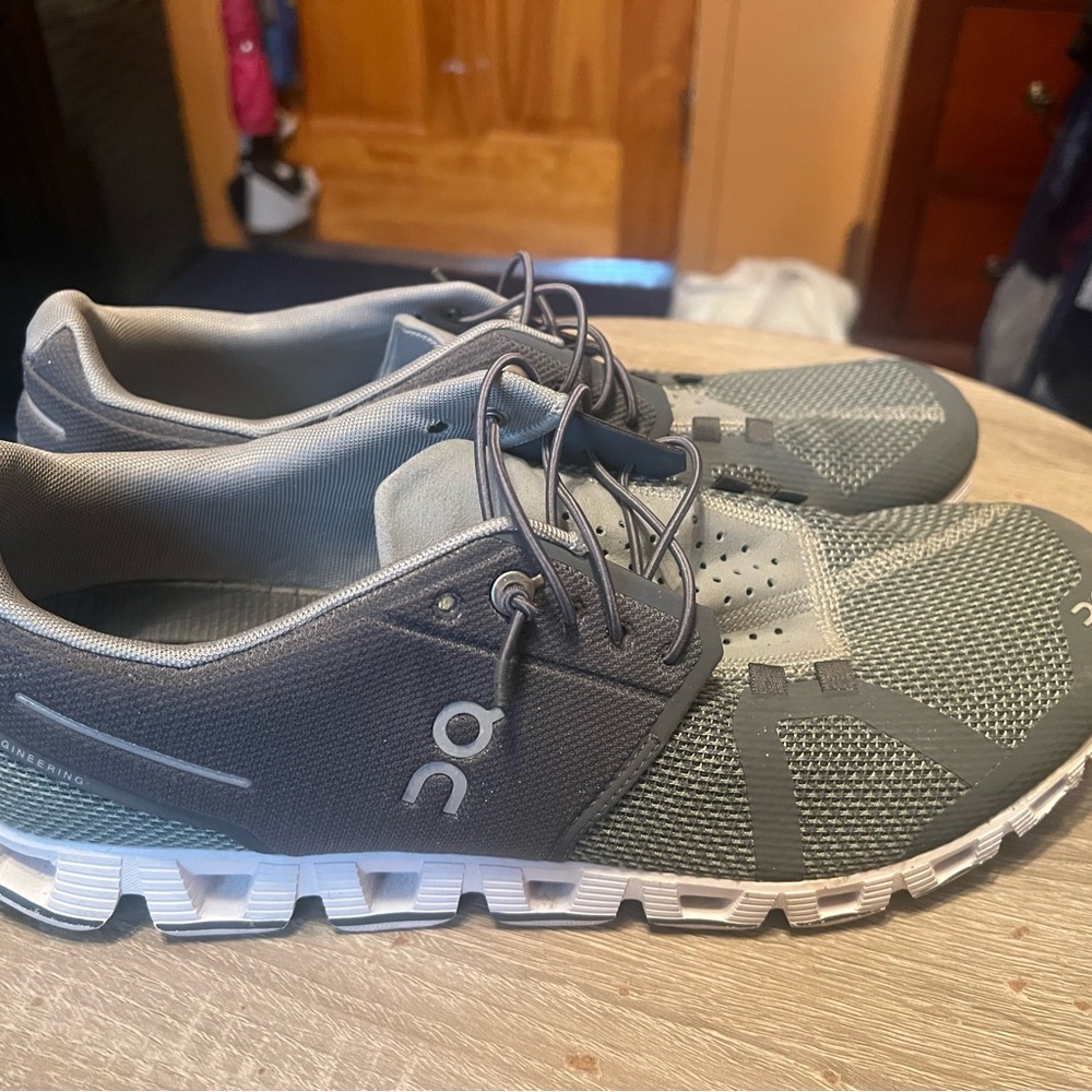On Running Men's Gray Running Shoes